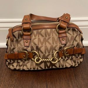 Small Michael Kors handbag. Brown leather. Excellent condition.